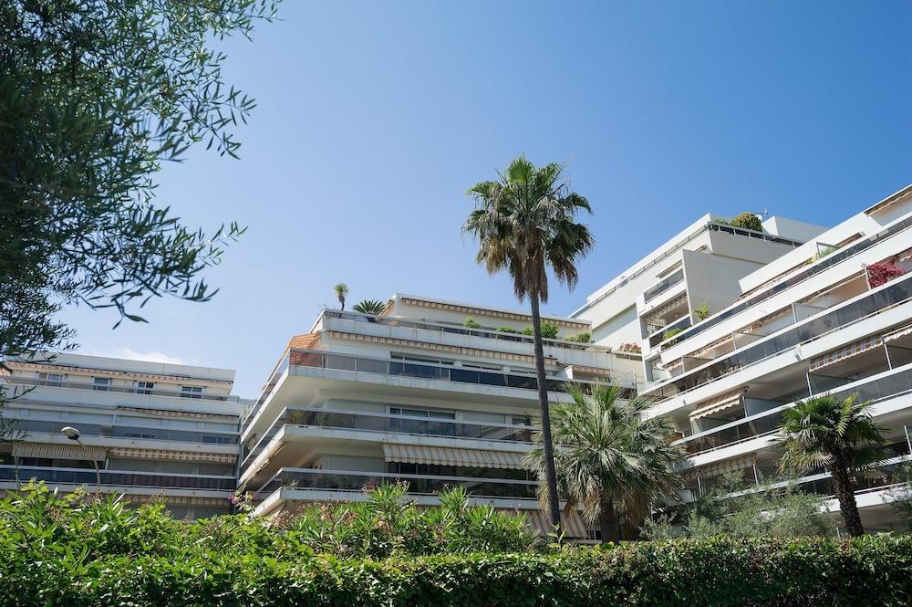 Residence Pierre & Vacances La Rostagne Juan-les-Pins Bagian luar foto