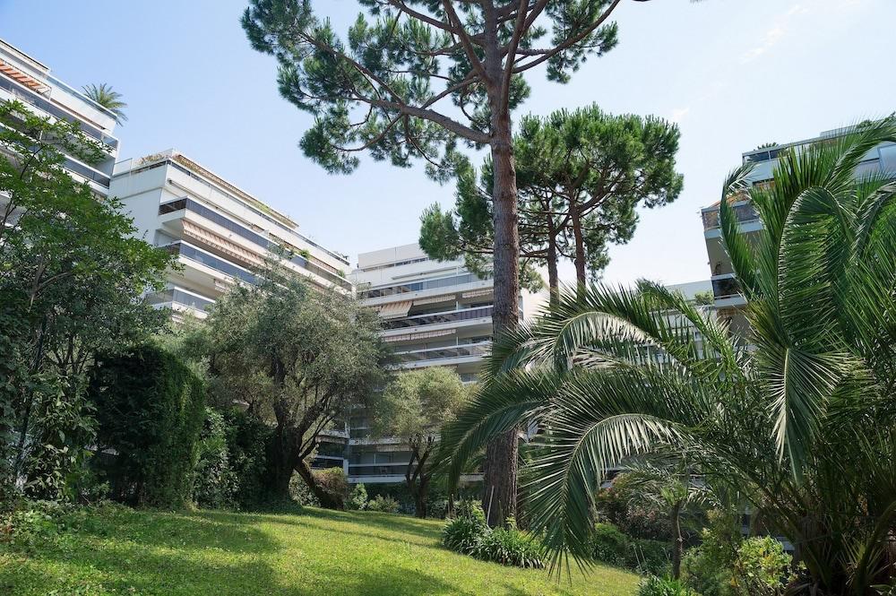 Residence Pierre & Vacances La Rostagne Juan-les-Pins Bagian luar foto