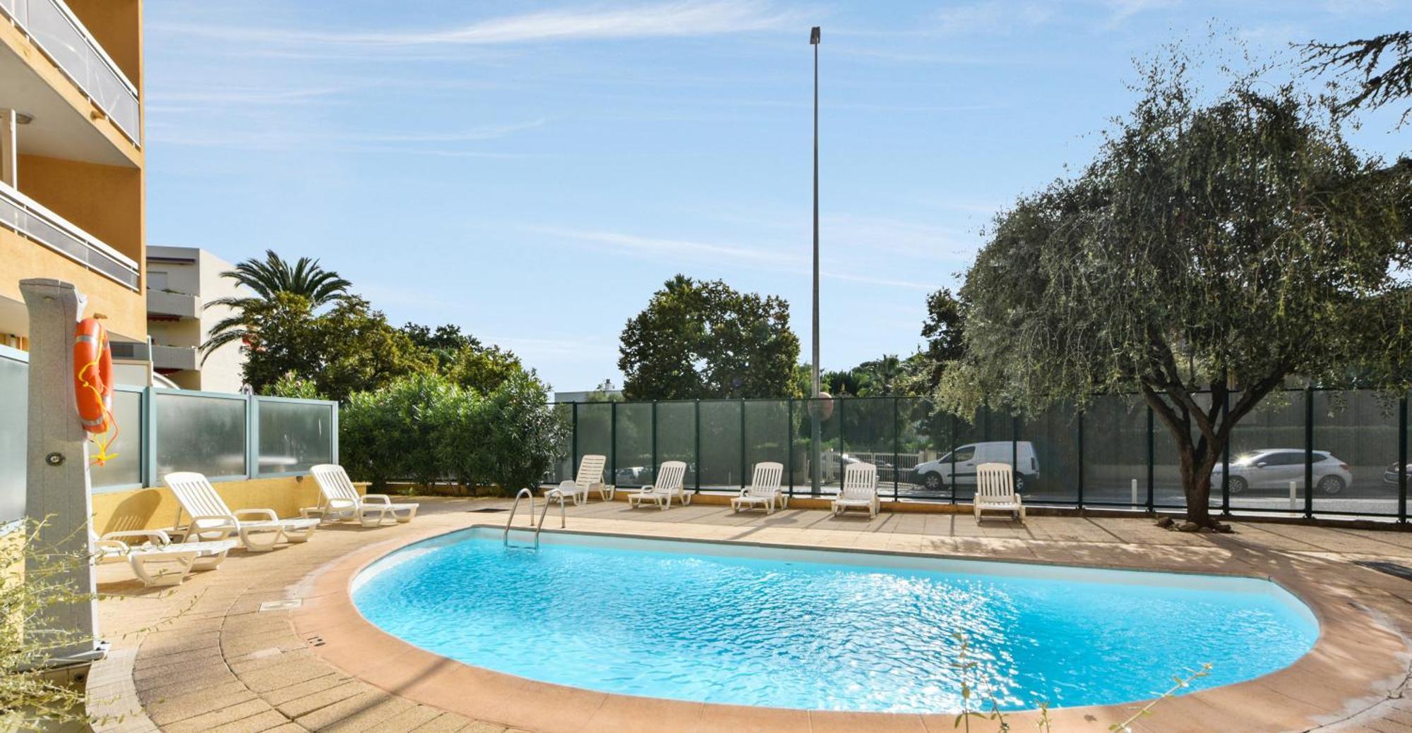 Residence Pierre & Vacances La Rostagne Juan-les-Pins Bagian luar foto