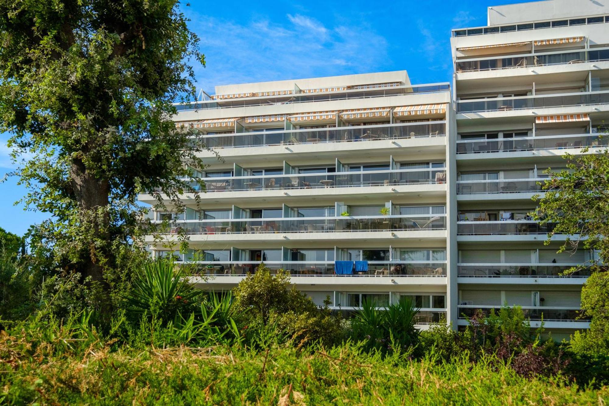 Residence Pierre & Vacances La Rostagne Juan-les-Pins Bagian luar foto