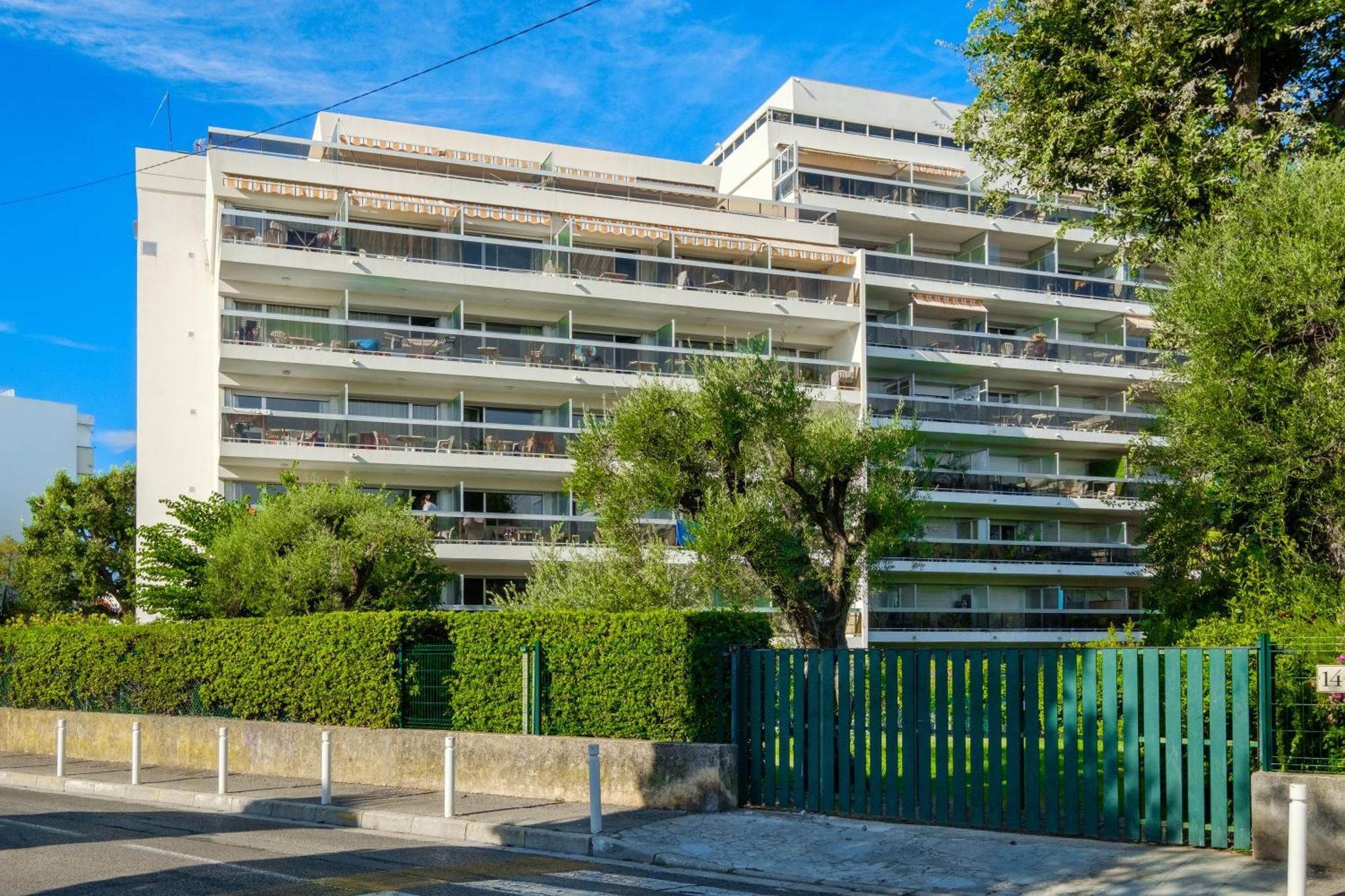 Residence Pierre & Vacances La Rostagne Juan-les-Pins Bagian luar foto