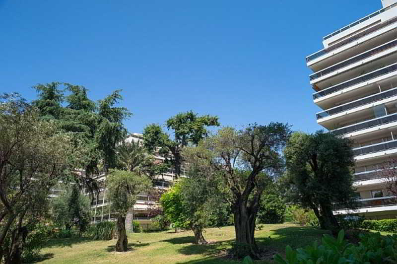 Residence Pierre & Vacances La Rostagne Juan-les-Pins Bagian luar foto