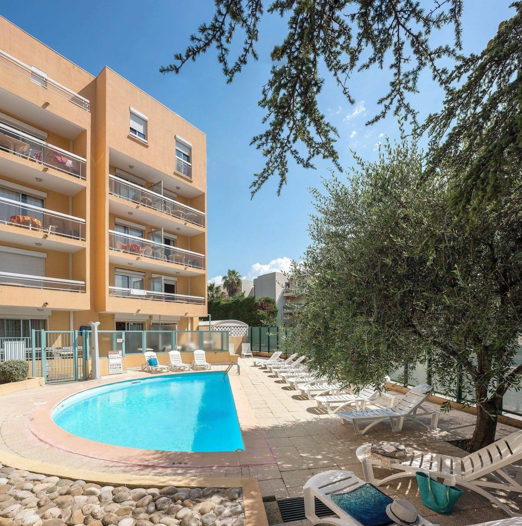 Residence Pierre & Vacances La Rostagne Juan-les-Pins Bagian luar foto